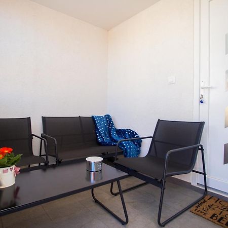App Sara Apartment Канфанар Екстериор снимка