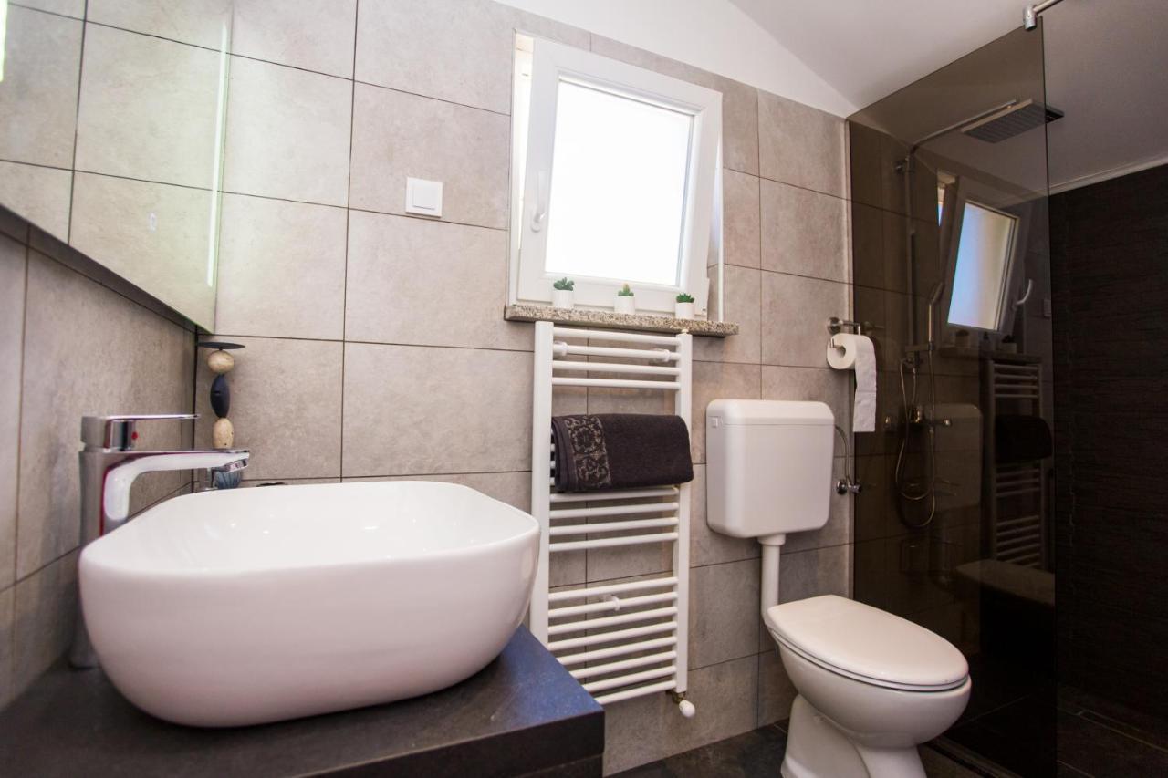 App Sara Apartment Канфанар Екстериор снимка