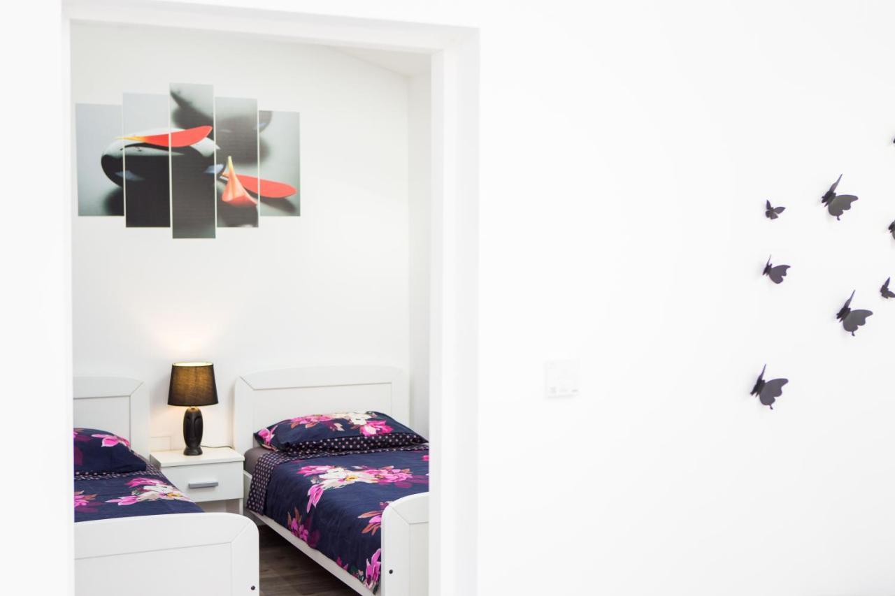 App Sara Apartment Канфанар Екстериор снимка