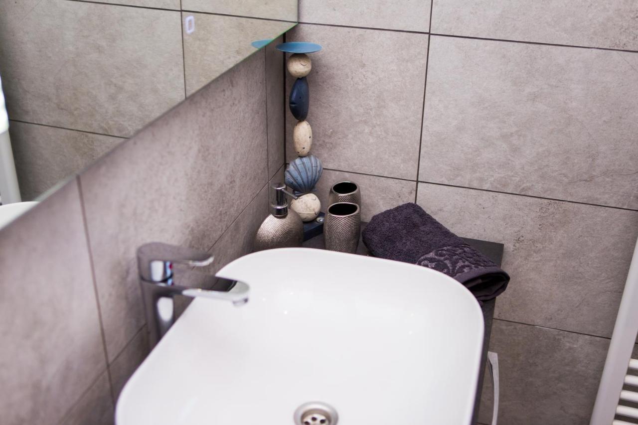 App Sara Apartment Канфанар Екстериор снимка