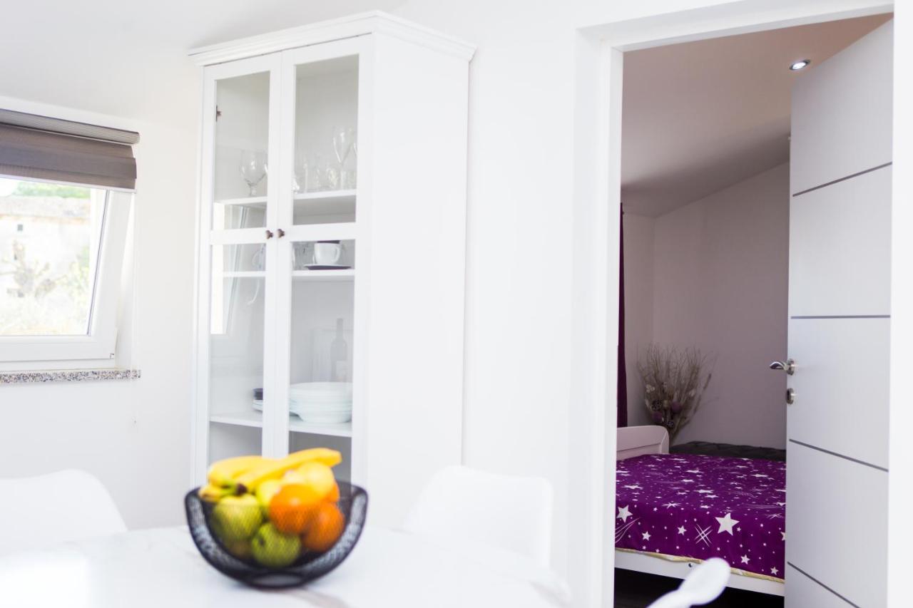 App Sara Apartment Канфанар Екстериор снимка