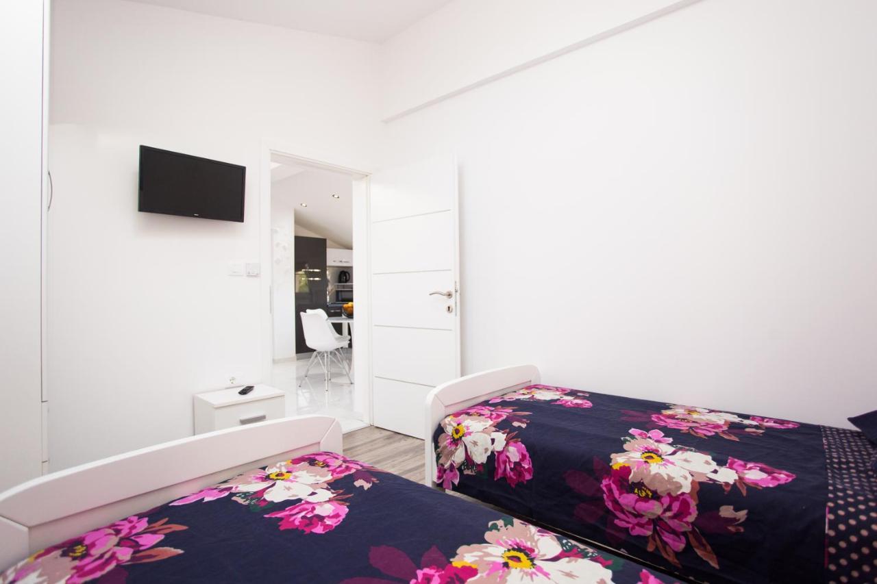 App Sara Apartment Канфанар Екстериор снимка