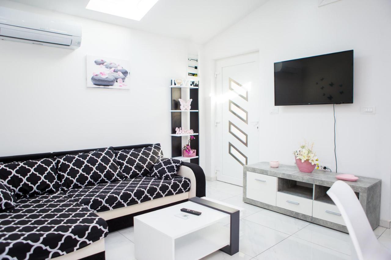 App Sara Apartment Канфанар Екстериор снимка