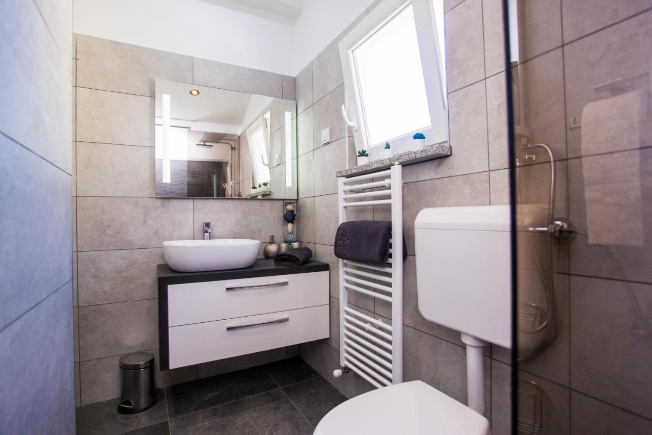 App Sara Apartment Канфанар Екстериор снимка